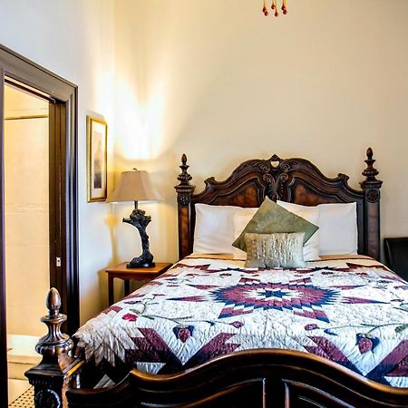 Отель Puddicombe House New Hamburg Экстерьер фото