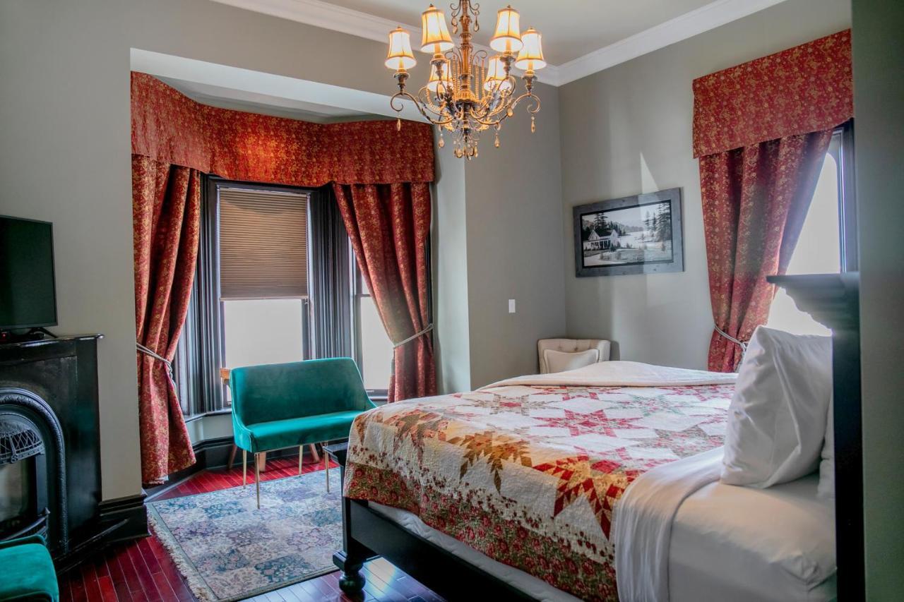Отель Puddicombe House New Hamburg Экстерьер фото