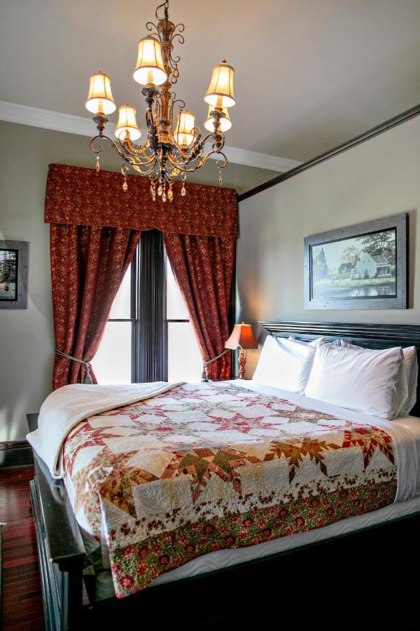 Отель Puddicombe House New Hamburg Экстерьер фото